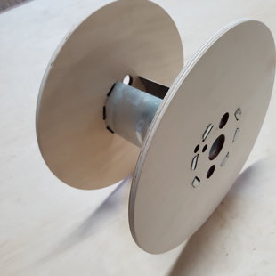 Szpula segmentowa - sklejka szlifowana gr. 6mm, dwa łączenia stalowe.