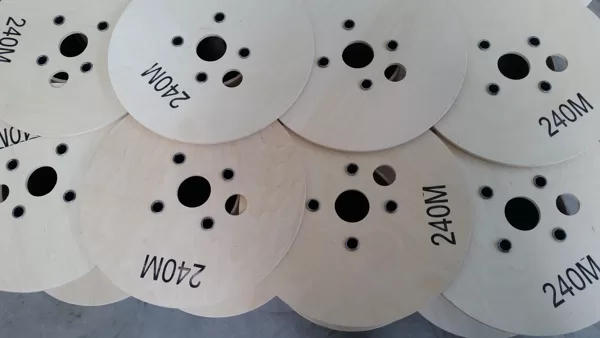 Szpule sklejkowe - sklejka szlifowana gr. 8mm, rdzenie papierowe, łączenia rurkowe.